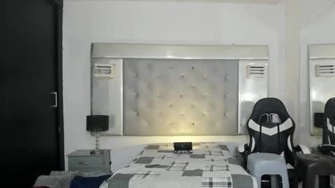 Juan Diego Uribe online show from February 26, 4:08 am