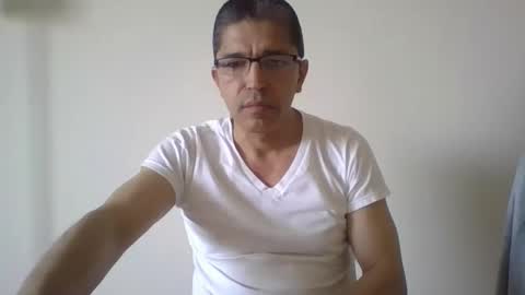 juanearth1 online show from April 14, 9:51 pm