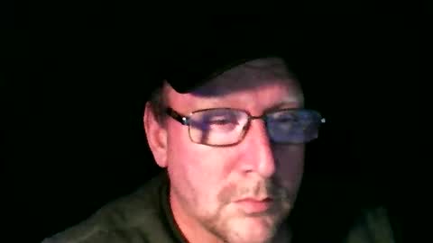 Snapshot of jubitz chatting on December 9, 4:45 am SMALLZ online show from December 9, 4:45 am