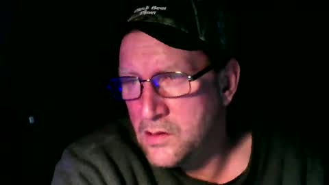 Snapshot of jubitz chatting on December 8, 2:35 am SMALLZ online show from December 8, 2:35 am