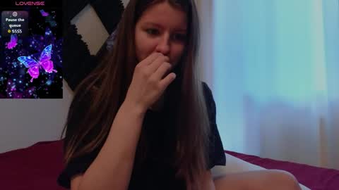 laura online show from March 25, 10:11 am