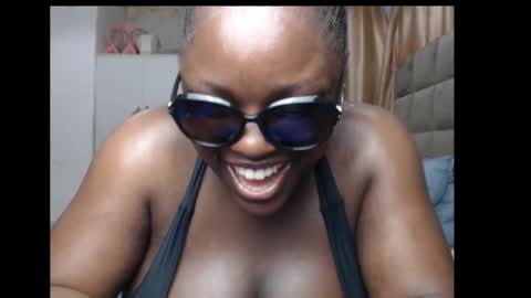 juicyxxxboobs online show from January 19, 2:21 am