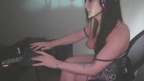 juju16be online show from April 4, 11:01 pm