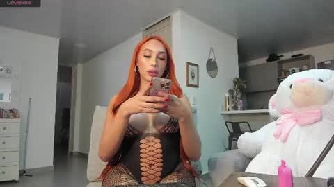 julessy online show from June 23, 3:40 pm