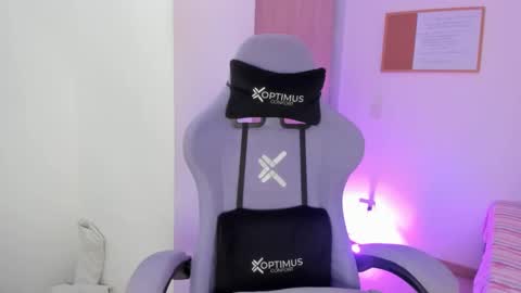 juli_santos_22 online show from February 5, 5:31 pm