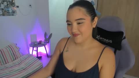 juli_santos_22 online show from November 16, 5:04 pm