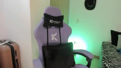 juli_santos_22 online show from February 22, 4:19 pm