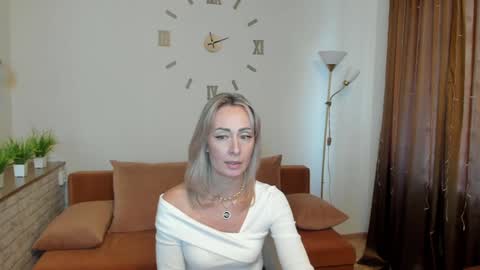 Snapshot of julia__cherry_ chatting on January 8, 10:48 am julia__cherry_ online show from January 8, 10:48 am