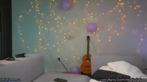 Julia Jane online show from May 27, 2:08 am