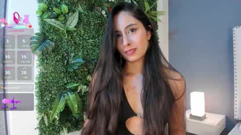 J U L IA   M A R T I N E Z online show from December 2, 11:41 am