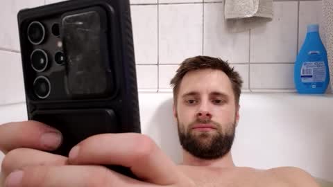 julia_official online show from February 11, 9:18 pm