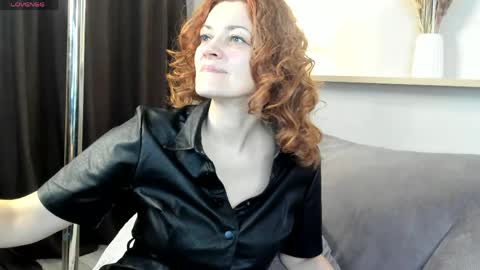 julia_suny online show from May 26, 1:23 am