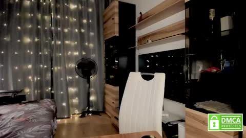 julia_t_mog online show from May 23, 10:39 pm