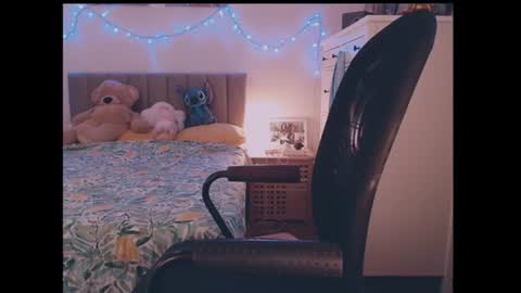 julialiones online show from July 15, 5:50 pm