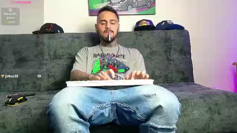 Julian independent model online show from July 9, 10:36 pm