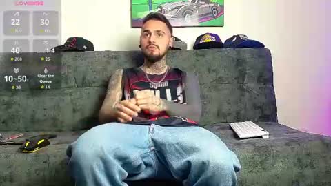 Julian independent model online show from July 11, 7:28 pm
