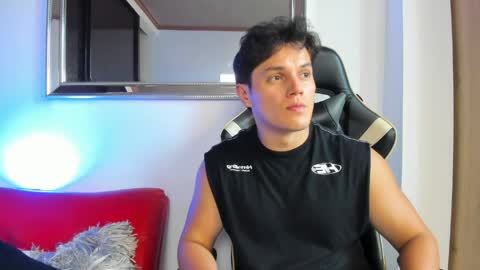 julian_wallace online show from April 2, 10:27 pm