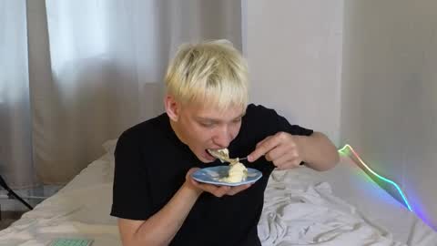 julian_win online show from April 1, 3:29 am