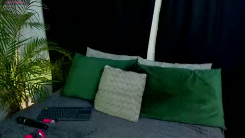 juli online show from June 28, 5:14 am