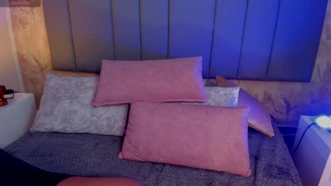 juli online show from February 5, 1:53 am