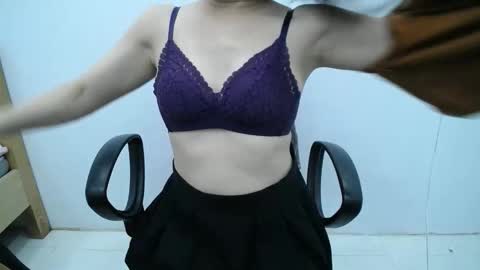 julie9x online show from December 17, 12:28 am