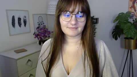 Snapshot of julie_extasy chatting on October 24, 5:03 pm Julie online show from October 24, 5:03 pm