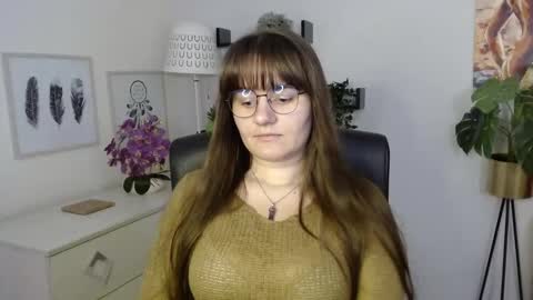 Snapshot of julie_extasy chatting on September 22, 12:31 pm Julie online show from September 22, 12:31 pm
