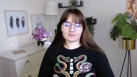 Snapshot of julie_extasy chatting on October 22, 12:29 pm Julie online show from October 22, 12:29 pm