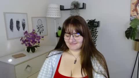 Snapshot of julie_extasy chatting on October 13, 12:29 pm Julie online show from October 13, 12:29 pm