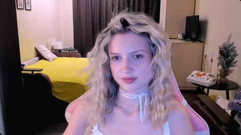 Julie online show from November 23, 2:04 pm