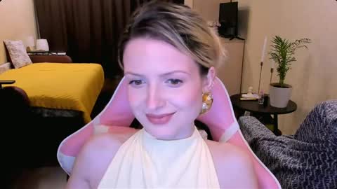 Julie online show from April 14, 3:59 pm