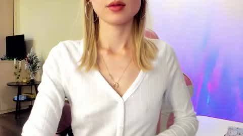 Julie online show from November 5, 4:31 pm