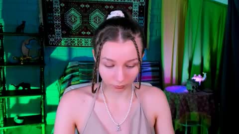 juliedaniel online show from November 19, 8:13 am