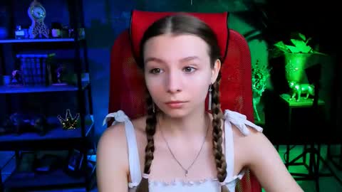 juliedaniel online show from October 20, 8:08 am