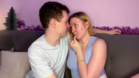 Julie and Thomas online show from December 14, 8:09 am