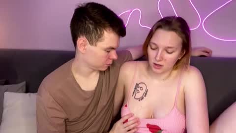 Julie and Thomas online show from November 28, 8:10 am