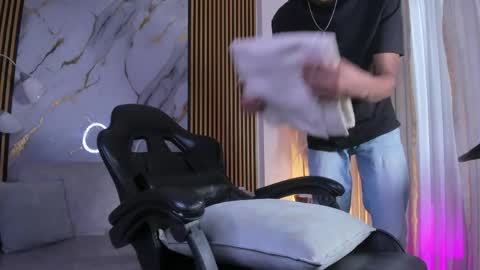 Julien online show from March 23, 12:21 pm