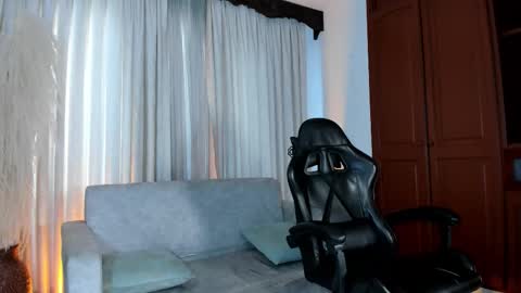 Julien online show from February 7, 12:30 pm