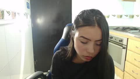 julieta_fn online show from April 1, 1:52 pm