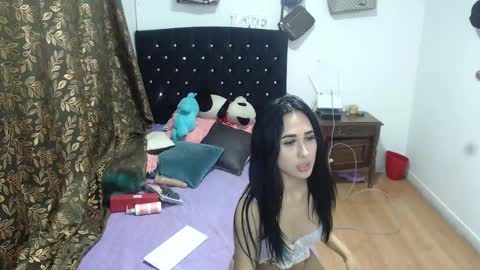 Snapshot of julieta_jonez_ chatting on December 2, 2:24 am Julieta. online show from December 2, 2:24 am