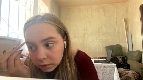 Mia online show from November 2, 11:21 am