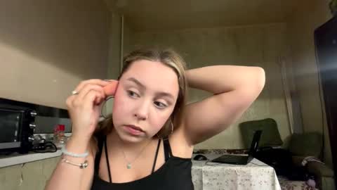 Mia online show from November 3, 2:07 pm