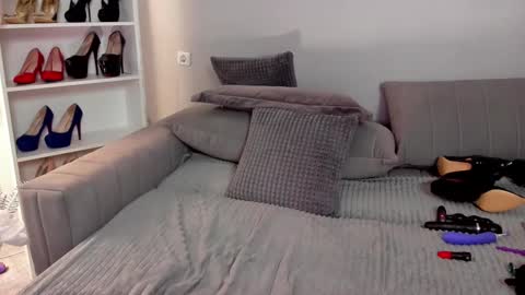 jullia_moor online show from January 11, 1:33 am