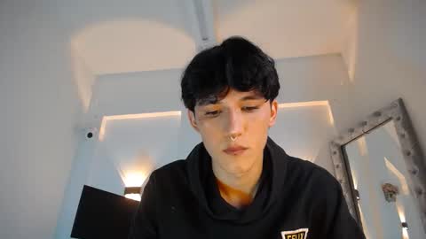 jullian online show from April 8, 9:29 pm