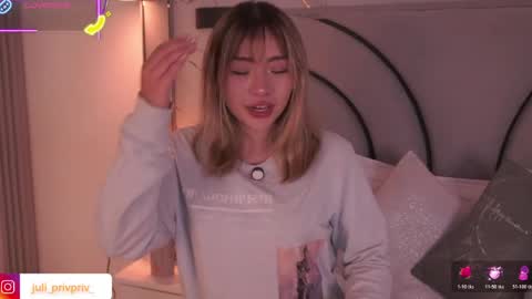 jullianapriv_ online show from March 31, 3:12 pm