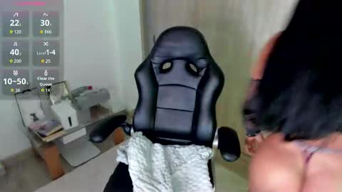 Snapshot of july_correa chatting on October 18, 9:41 pm july_correa online show from October 18, 9:41 pm