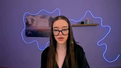juna_pearl online show from May 3, 9:04 am