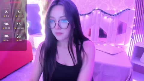 JUNELLE  online show from December 14, 7:31 pm