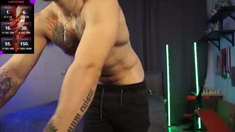 Snapshot of just_hairy_man chatting on October 22, 8:32 pm Kurt online show from October 22, 8:32 pm