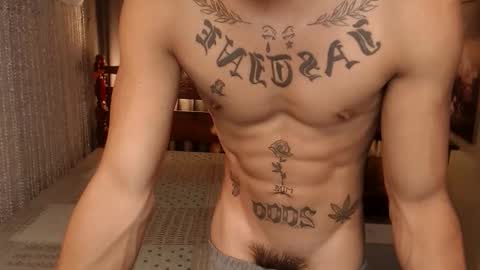 justine_hunk online show from December 22, 5:25 am